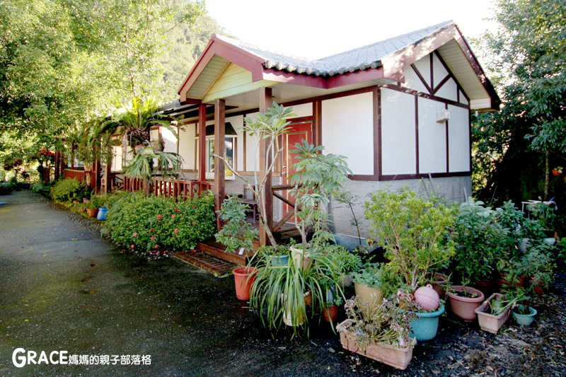 北部親子景點宜蘭-橫山頭休閒農業區-鳳凰宿甲蟲生態民宿-大自然教室-看甲蟲竹節蟲-生態導覽-夜宿小木屋-手作DIY檜木鑰匙圈-grace媽媽  (44).jpg