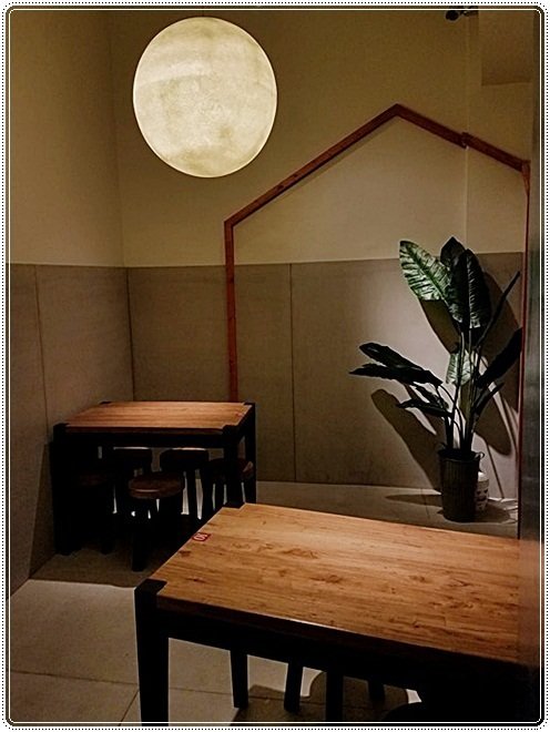 加坐麵店:台中北區』加坐麵店║星空下溫馨風格空間,創新麻婆辣麵、雙醬麵、顛覆傳統的麵食新食感!