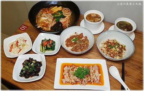 加坐麵店:台中北區』加坐麵店║星空下溫馨風格空間,創新麻婆辣麵、雙醬麵、顛覆傳統的麵食新食感!