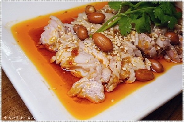 加坐麵店:台中北區』加坐麵店║星空下溫馨風格空間,創新麻婆辣麵、雙醬麵、顛覆傳統的麵食新食感!