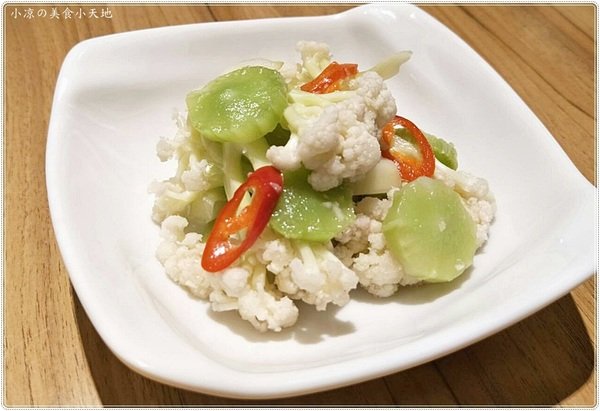 加坐麵店:台中北區』加坐麵店║星空下溫馨風格空間,創新麻婆辣麵、雙醬麵、顛覆傳統的麵食新食感!