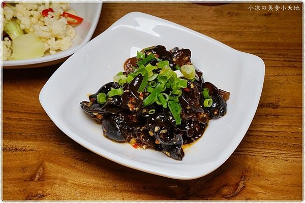 加坐麵店:台中北區』加坐麵店║星空下溫馨風格空間,創新麻婆辣麵、雙醬麵、顛覆傳統的麵食新食感!