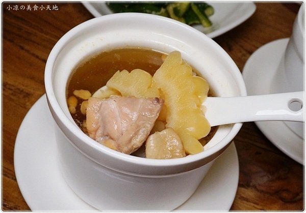 加坐麵店:台中北區』加坐麵店║星空下溫馨風格空間,創新麻婆辣麵、雙醬麵、顛覆傳統的麵食新食感!