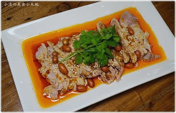 加坐麵店:台中北區』加坐麵店║星空下溫馨風格空間,創新麻婆辣麵、雙醬麵、顛覆傳統的麵食新食感!