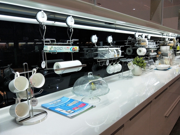 8518購: 【彰化線西景點】8518購~不可思議的吸盤工廠,天使翅膀美拍,新藍晒圖打卡景點