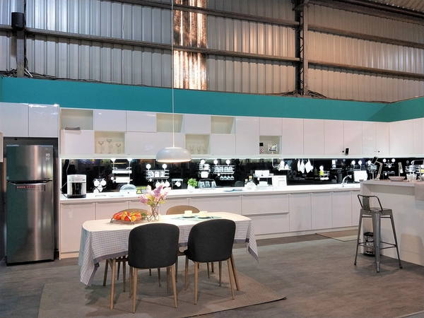 8518購: 【彰化線西景點】8518購~不可思議的吸盤工廠,天使翅膀美拍,新藍晒圖打卡景點