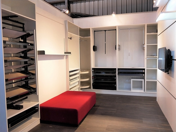 8518購: 【彰化線西景點】8518購~不可思議的吸盤工廠,天使翅膀美拍,新藍晒圖打卡景點