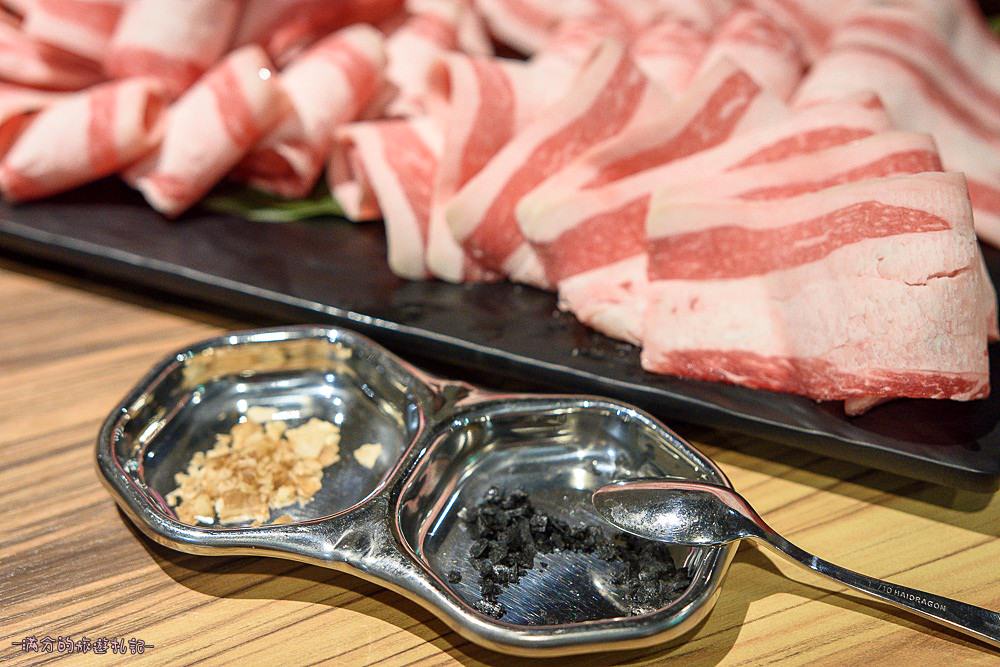 台北大安火鍋》鍋台銘x黑毛和牛頂級鍋物 臉盆大的海鮮拼盤 平價高等級肉品 兼具美味及服務的鍋物品牌 - 滿分的旅遊札記