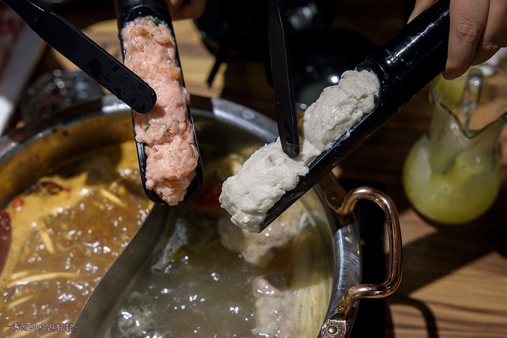 台北大安火鍋》鍋台銘x黑毛和牛頂級鍋物 臉盆大的海鮮拼盤 平價高等級肉品 兼具美味及服務的鍋物品牌 - 滿分的旅遊札記