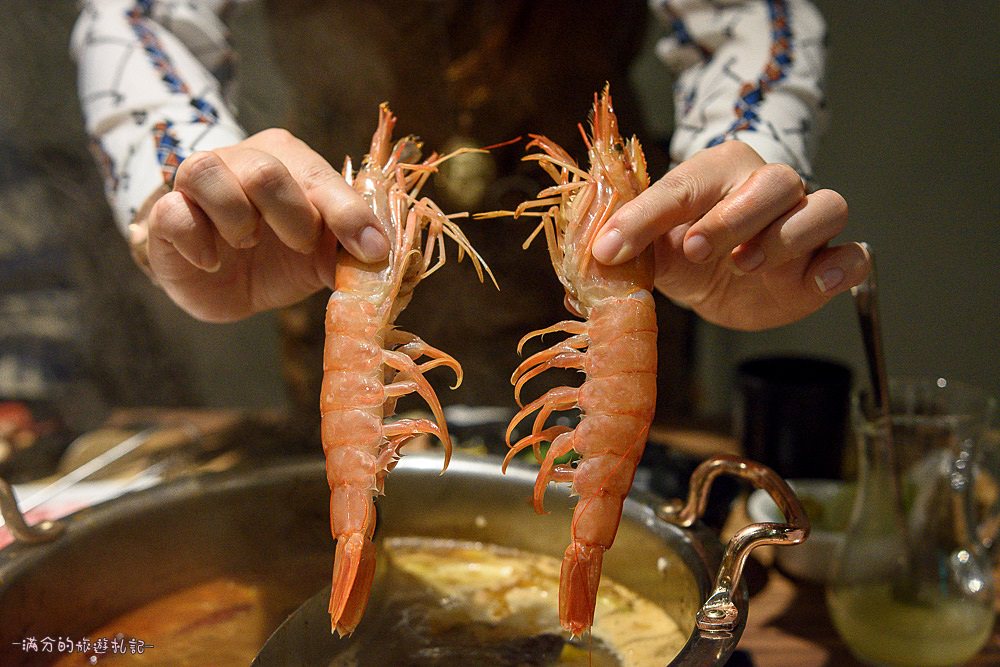 台北大安火鍋》鍋台銘x黑毛和牛頂級鍋物 臉盆大的海鮮拼盤 平價高等級肉品 兼具美味及服務的鍋物品牌 - 滿分的旅遊札記