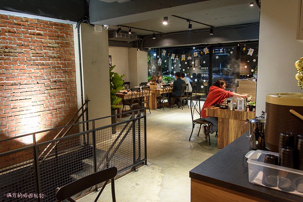 台北大安火鍋》鍋台銘x黑毛和牛頂級鍋物 臉盆大的海鮮拼盤 平價高等級肉品 兼具美味及服務的鍋物品牌 - 滿分的旅遊札記