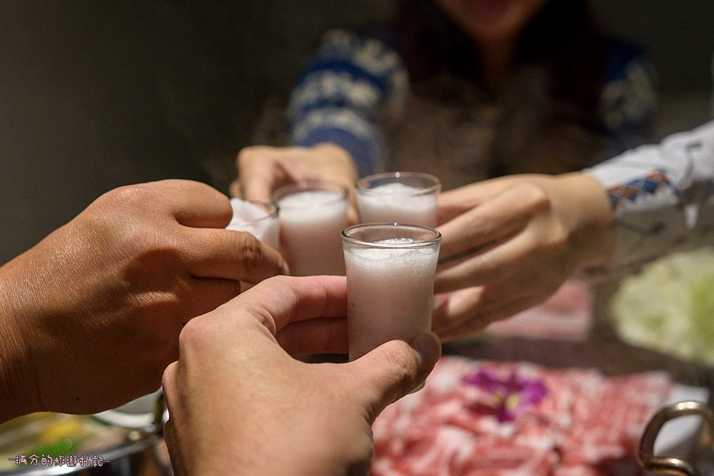 台北大安火鍋》鍋台銘x黑毛和牛頂級鍋物 臉盆大的海鮮拼盤 平價高等級肉品 兼具美味及服務的鍋物品牌 - 滿分的旅遊札記