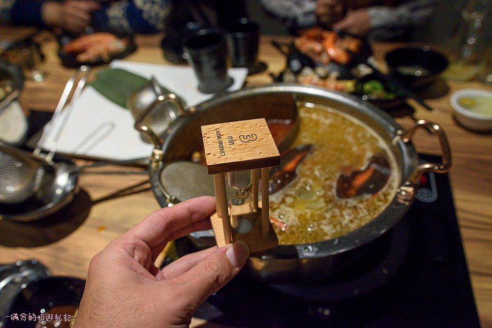 台北大安火鍋》鍋台銘x黑毛和牛頂級鍋物 臉盆大的海鮮拼盤 平價高等級肉品 兼具美味及服務的鍋物品牌 - 滿分的旅遊札記