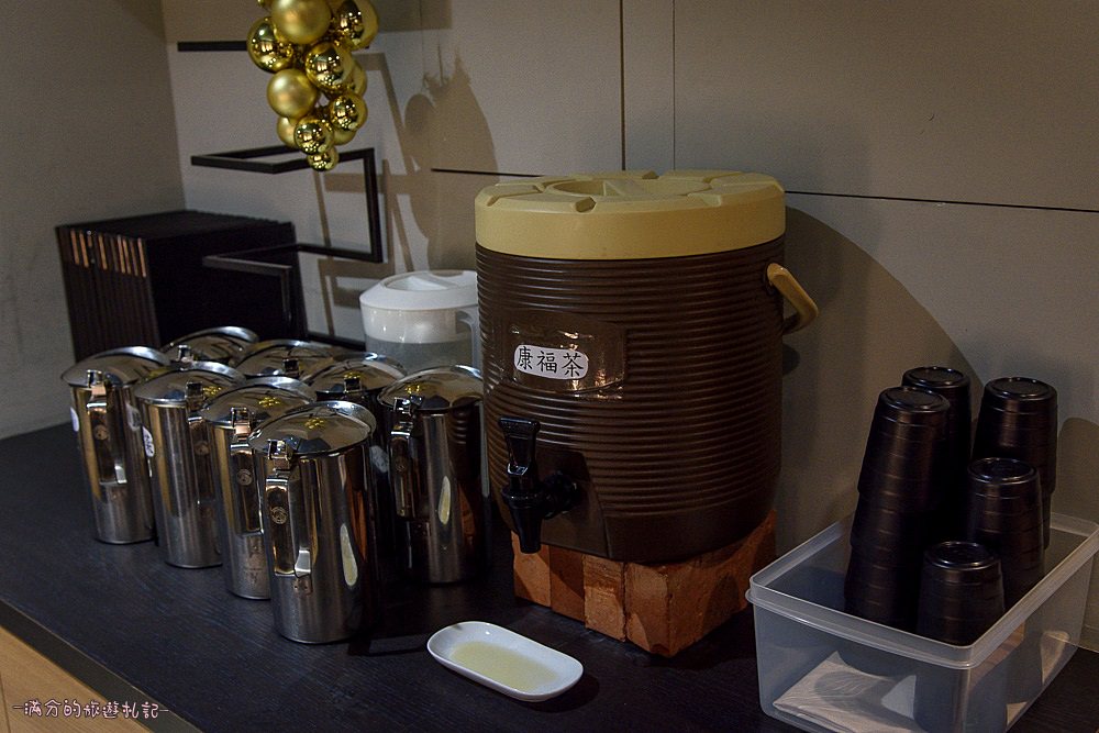 台北大安火鍋》鍋台銘x黑毛和牛頂級鍋物 臉盆大的海鮮拼盤 平價高等級肉品 兼具美味及服務的鍋物品牌 - 滿分的旅遊札記