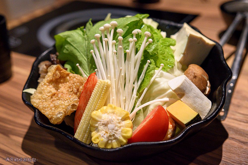 台北大安火鍋》鍋台銘x黑毛和牛頂級鍋物 臉盆大的海鮮拼盤 平價高等級肉品 兼具美味及服務的鍋物品牌 - 滿分的旅遊札記