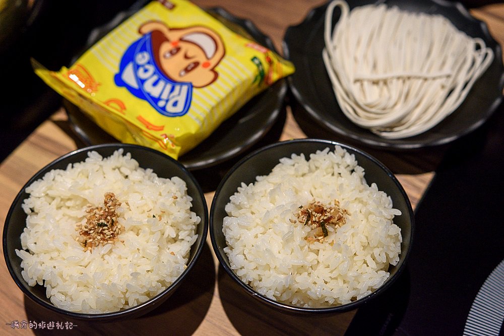 台北大安火鍋》鍋台銘x黑毛和牛頂級鍋物 臉盆大的海鮮拼盤 平價高等級肉品 兼具美味及服務的鍋物品牌 - 滿分的旅遊札記