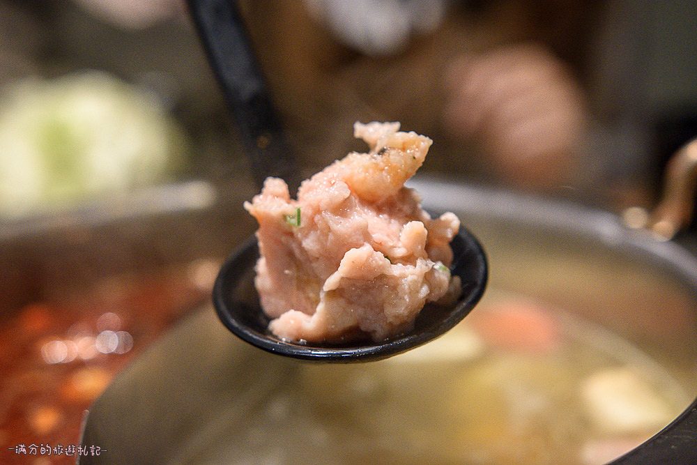 台北大安火鍋》鍋台銘x黑毛和牛頂級鍋物 臉盆大的海鮮拼盤 平價高等級肉品 兼具美味及服務的鍋物品牌 - 滿分的旅遊札記