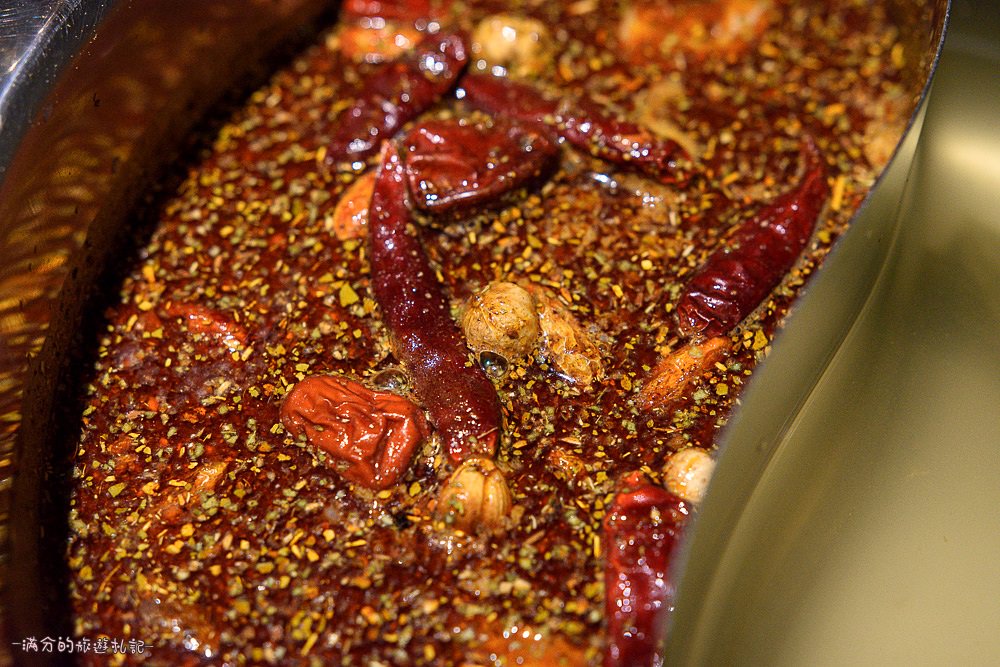 台北大安火鍋》鍋台銘x黑毛和牛頂級鍋物 臉盆大的海鮮拼盤 平價高等級肉品 兼具美味及服務的鍋物品牌 - 滿分的旅遊札記