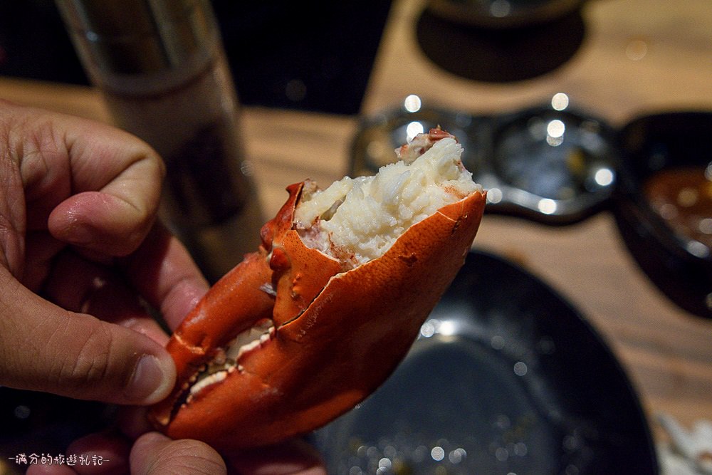 台北大安火鍋》鍋台銘x黑毛和牛頂級鍋物 臉盆大的海鮮拼盤 平價高等級肉品 兼具美味及服務的鍋物品牌 - 滿分的旅遊札記