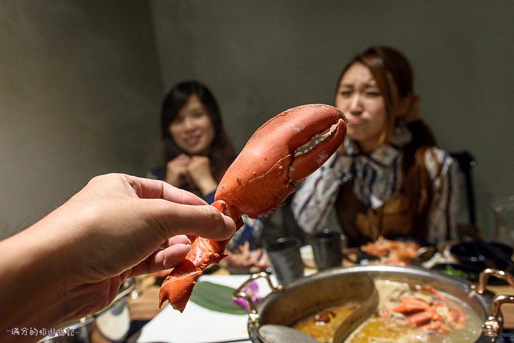 台北大安火鍋》鍋台銘x黑毛和牛頂級鍋物 臉盆大的海鮮拼盤 平價高等級肉品 兼具美味及服務的鍋物品牌 - 滿分的旅遊札記