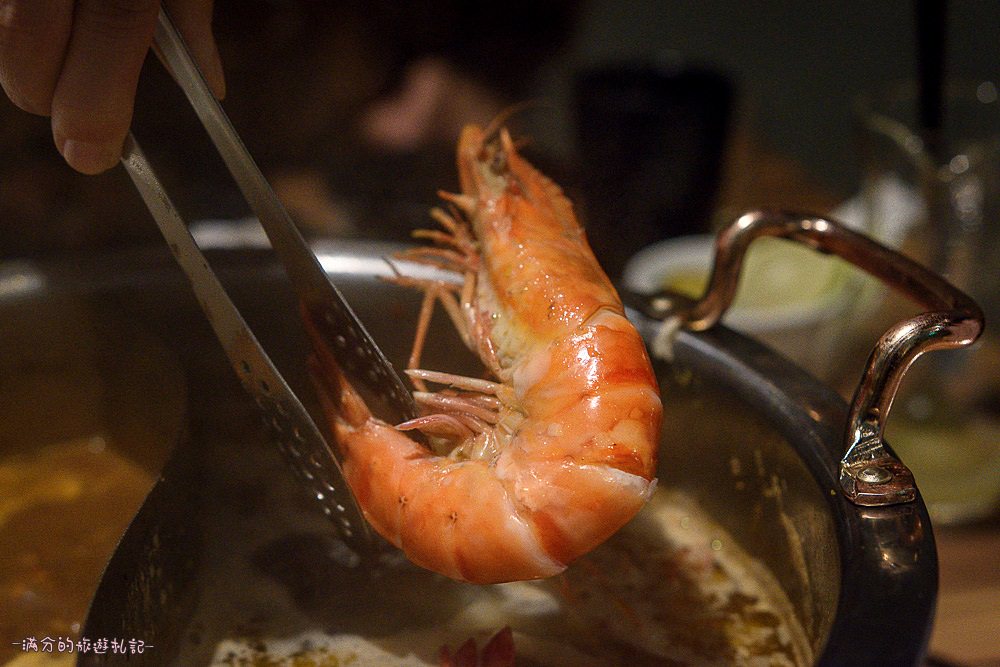 台北大安火鍋》鍋台銘x黑毛和牛頂級鍋物 臉盆大的海鮮拼盤 平價高等級肉品 兼具美味及服務的鍋物品牌 - 滿分的旅遊札記