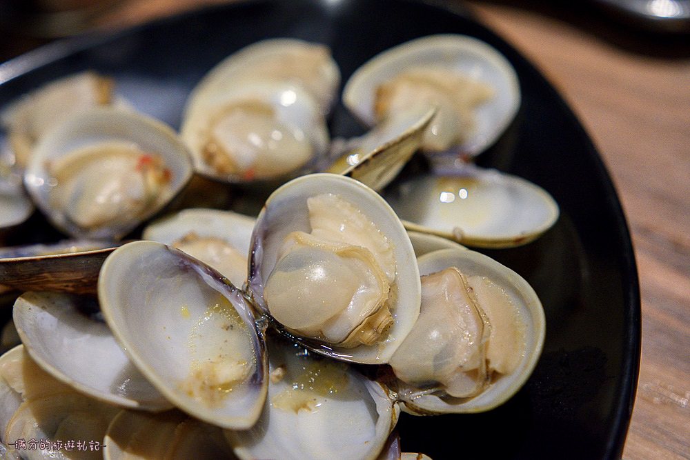 台北大安火鍋》鍋台銘x黑毛和牛頂級鍋物 臉盆大的海鮮拼盤 平價高等級肉品 兼具美味及服務的鍋物品牌 - 滿分的旅遊札記