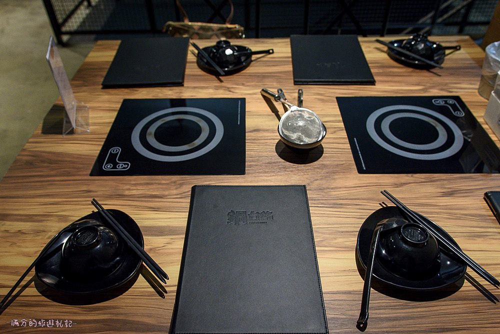 台北大安火鍋》鍋台銘x黑毛和牛頂級鍋物 臉盆大的海鮮拼盤 平價高等級肉品 兼具美味及服務的鍋物品牌 - 滿分的旅遊札記