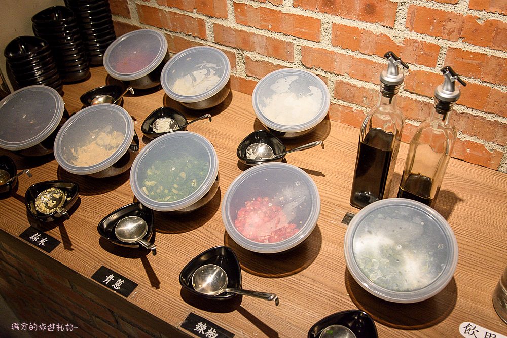 台北大安火鍋》鍋台銘x黑毛和牛頂級鍋物 臉盆大的海鮮拼盤 平價高等級肉品 兼具美味及服務的鍋物品牌 - 滿分的旅遊札記