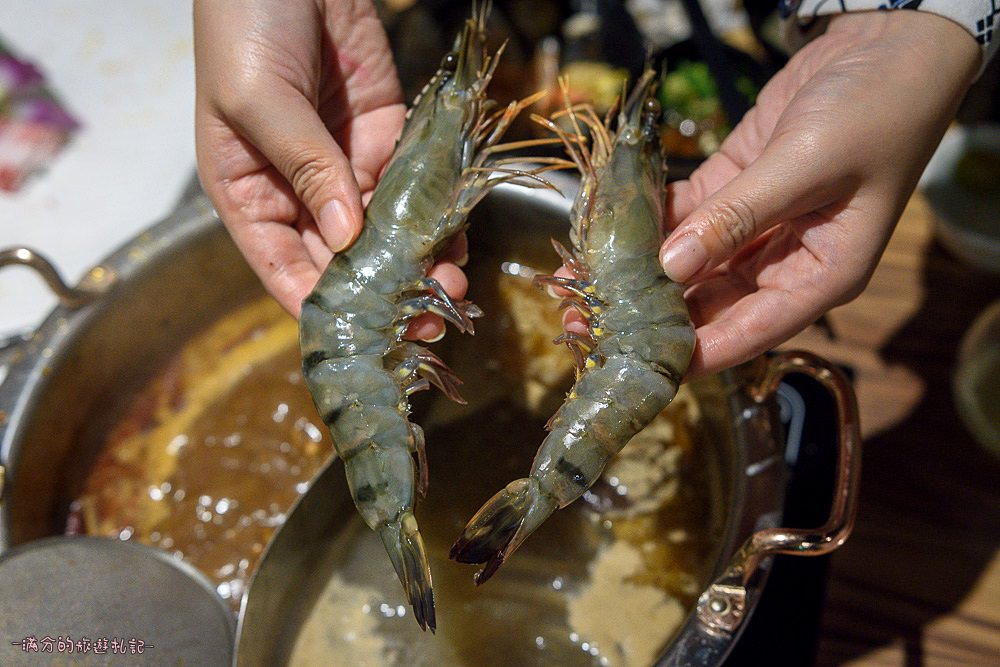 台北大安火鍋》鍋台銘x黑毛和牛頂級鍋物 臉盆大的海鮮拼盤 平價高等級肉品 兼具美味及服務的鍋物品牌 - 滿分的旅遊札記