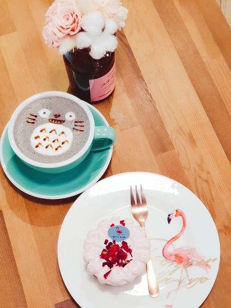 hera cafe:♪中山站。Hera cafe♬ 網美最愛打卡粉嫩午茶