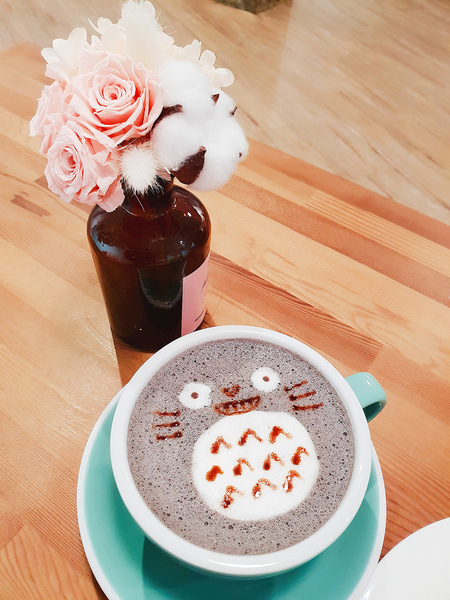 hera cafe:♪中山站。Hera cafe♬ 網美最愛打卡粉嫩午茶