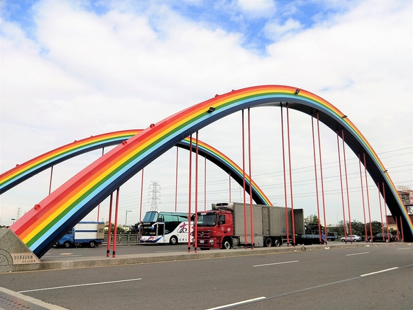 洋仔厝溪彩虹橋：【彰化市景點】洋仔厝溪彩虹橋~三道永遠都不會消失的彩虹lG美拍