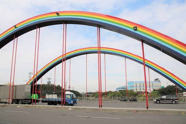 洋仔厝溪彩虹橋：【彰化市景點】洋仔厝溪彩虹橋~三道永遠都不會消失的彩虹lG美拍