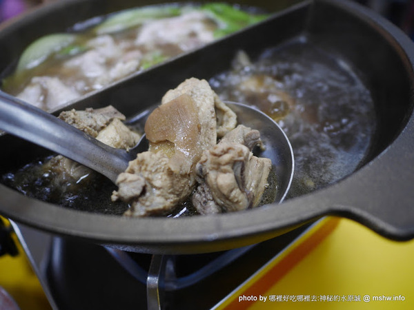 368吃到飽藥膳雞湯鍋:【食記】台中368吃到飽藥膳雞湯鍋@北區中國醫藥大學&中友百貨&一中商圈 : 這價格我覺得不行, 但是適合補過冬至的地方