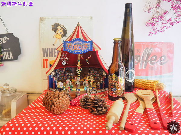 雅蜜斯牛軋堂: 雅蜜斯牛軋堂,鄉村風甜點店,繽紛水果蛋糕盒子~