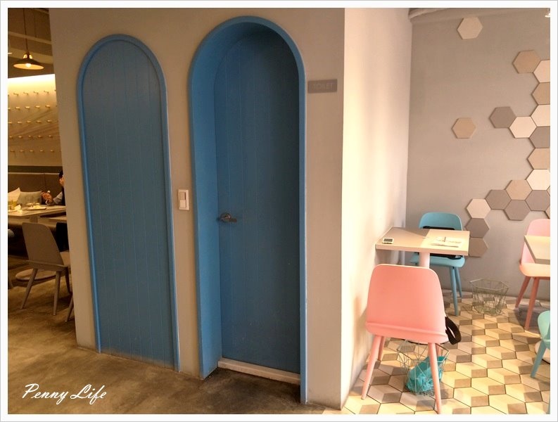 ★||食記||-[台中]-初米咖啡/韓風粉嫩色系美店/療鬱柴犬蛋糕(附完整Menu)