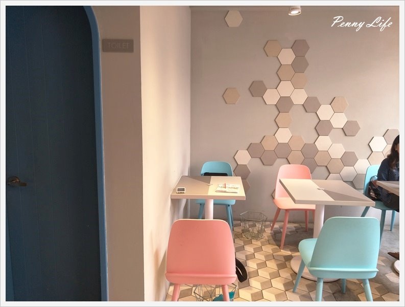 ★||食記||-[台中]-初米咖啡/韓風粉嫩色系美店/療鬱柴犬蛋糕(附完整Menu)