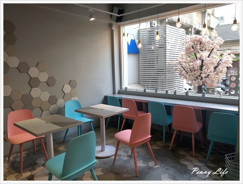 ★||食記||-[台中]-初米咖啡/韓風粉嫩色系美店/療鬱柴犬蛋糕(附完整Menu)