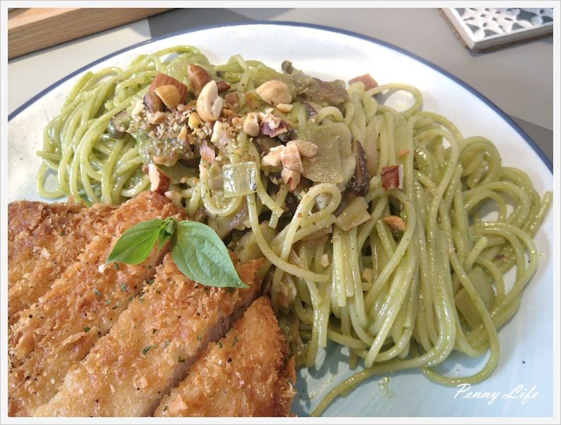 ★||食記||-[台中]-初米咖啡/韓風粉嫩色系美店/療鬱柴犬蛋糕(附完整Menu)