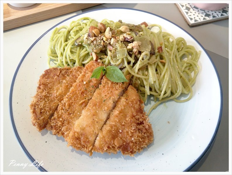 ★||食記||-[台中]-初米咖啡/韓風粉嫩色系美店/療鬱柴犬蛋糕(附完整Menu)