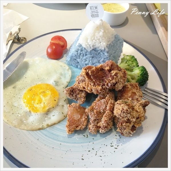 ★||食記||-[台中]-初米咖啡/韓風粉嫩色系美店/療鬱柴犬蛋糕(附完整Menu)