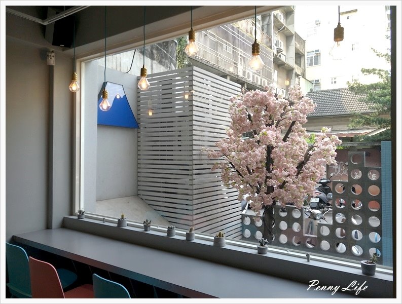 ★||食記||-[台中]-初米咖啡/韓風粉嫩色系美店/療鬱柴犬蛋糕(附完整Menu)