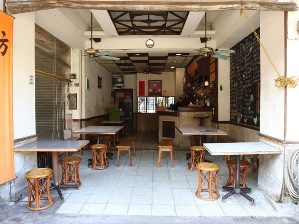 馨香泡沫紅茶：台中美食│馨香泡沫紅茶〃懷舊泡沫紅茶店，賣著好吃的酥皮蛋餅，傍晚也吃得到哦~