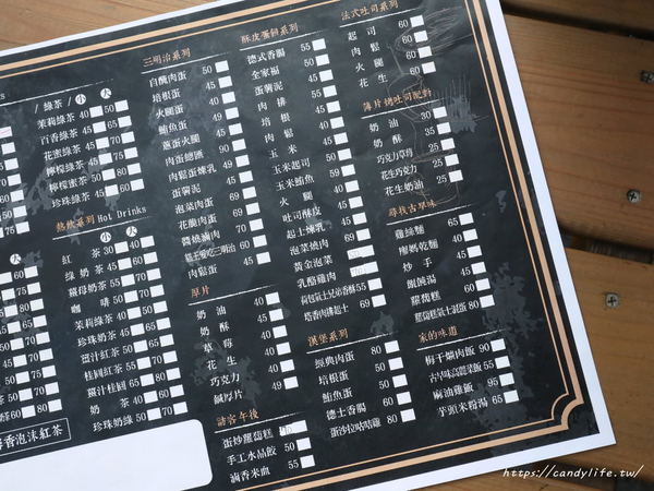 馨香泡沫紅茶：台中美食│馨香泡沫紅茶〃懷舊泡沫紅茶店，賣著好吃的酥皮蛋餅，傍晚也吃得到哦~