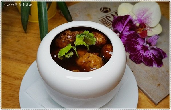 今咖啡Jingcoffee:台中東區』今咖啡║隱藏巷弄老宅新風貌,LOFT風格咖啡館,手作功夫菜東坡肉、煲湯顛覆傳統,驚艷登場!