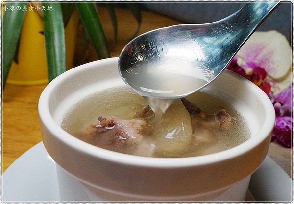 今咖啡Jingcoffee:台中東區』今咖啡║隱藏巷弄老宅新風貌,LOFT風格咖啡館,手作功夫菜東坡肉、煲湯顛覆傳統,驚艷登場!