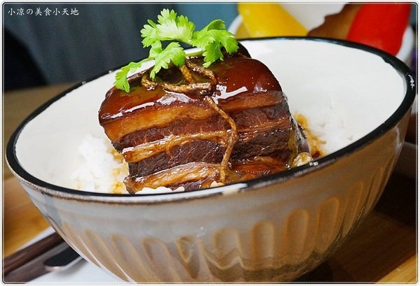 今咖啡Jingcoffee:台中東區』今咖啡║隱藏巷弄老宅新風貌,LOFT風格咖啡館,手作功夫菜東坡肉、煲湯顛覆傳統,驚艷登場!