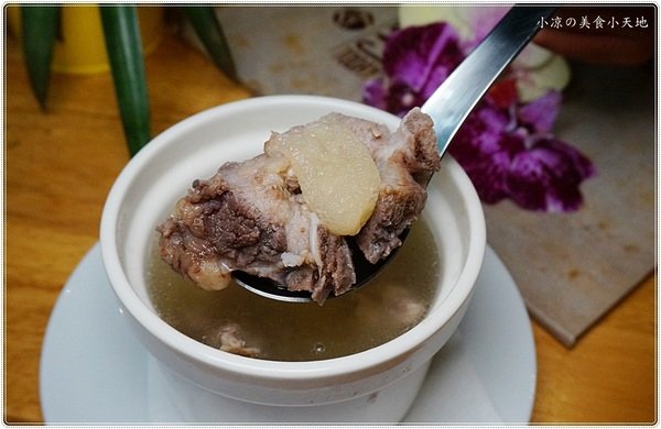 今咖啡Jingcoffee:台中東區』今咖啡║隱藏巷弄老宅新風貌,LOFT風格咖啡館,手作功夫菜東坡肉、煲湯顛覆傳統,驚艷登場!