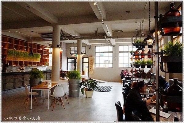 今咖啡Jingcoffee:台中東區』今咖啡║隱藏巷弄老宅新風貌,LOFT風格咖啡館,手作功夫菜東坡肉、煲湯顛覆傳統,驚艷登場!