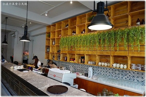 今咖啡Jingcoffee:台中東區』今咖啡║隱藏巷弄老宅新風貌,LOFT風格咖啡館,手作功夫菜東坡肉、煲湯顛覆傳統,驚艷登場!